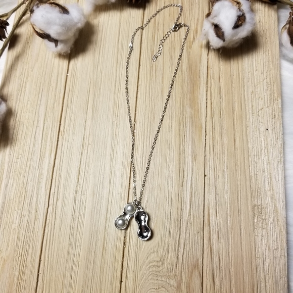 🥜🥜Pretty Peanut Necklace with Freshwater Pearls inside in SILVER Plating - Picture 7 of 15